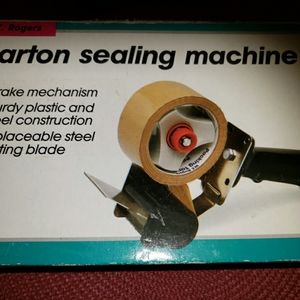 Carton sealing machine